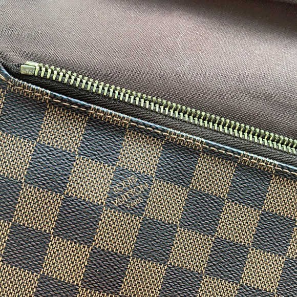 Authentic Louis Vuitton Men Messenger Shoulder Bag - Picture 8 of 10